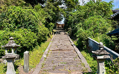 港から竹崎観世音寺に続く石畳の階段
